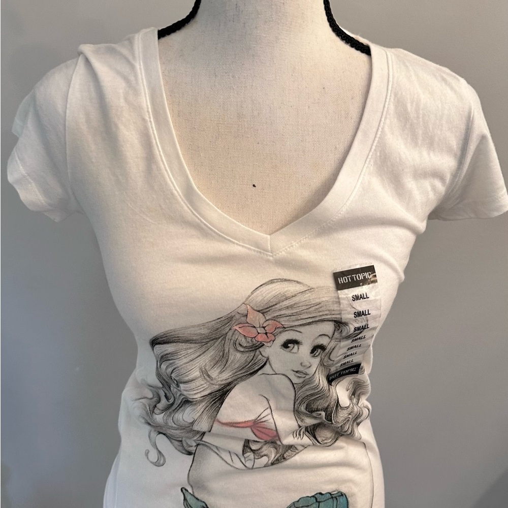 Hot Topic Disney White Graphic Tee NWT